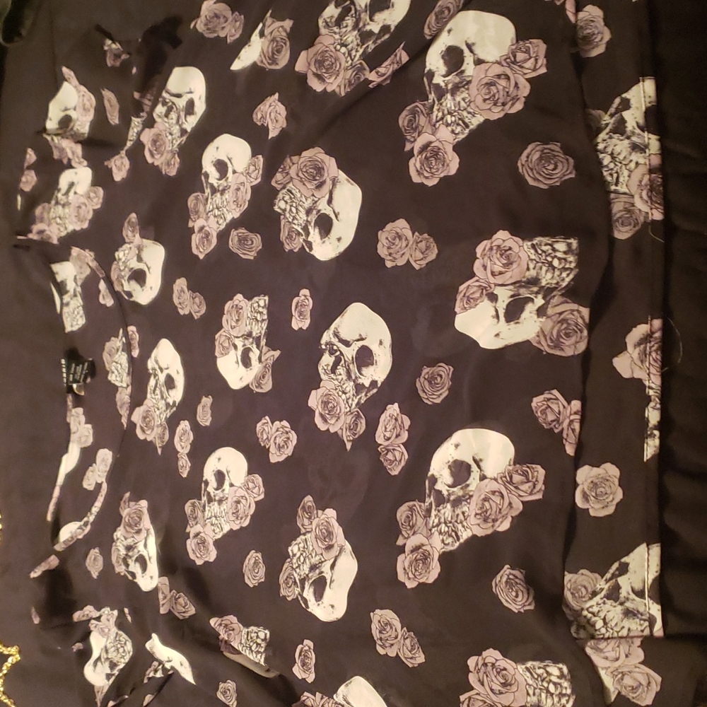 Skull flower top